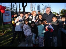 Junto a centenares de familias del barrio Los Tábanos, Julio Zamora inauguró el Paseo de la Ribera en Tigre norte
