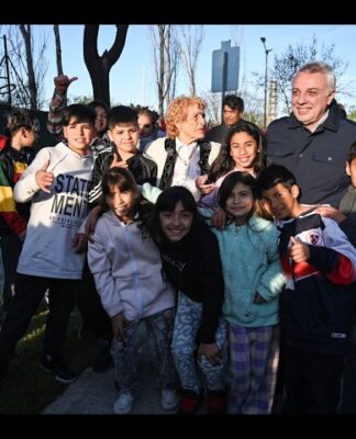Junto a centenares de familias del barrio Los Tábanos, Julio Zamora inauguró el Paseo de la Ribera en Tigre norte