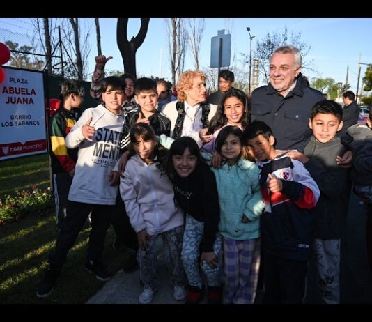 Junto a centenares de familias del barrio Los Tábanos, Julio Zamora inauguró el Paseo de la Ribera en Tigre norte