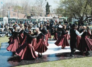 Loma Verde festejó su 9° aniversario con tradición, música y un campeonato de asado
