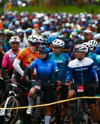 Con Scaloni como protagonista, miles de ciclistas corrieron por las avenidas y autopistas porteñas en el Gran Fondo Buenos Aires