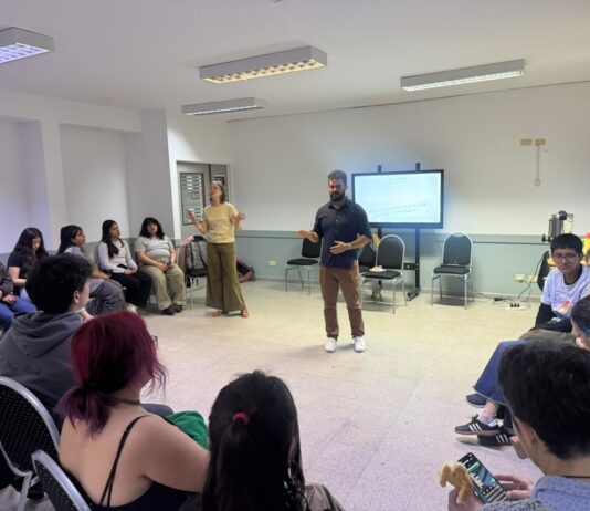 En el CUT, estudiantes del Centro de Idiomas de Tigre participaron de un laboratorio creativo