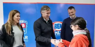 Achával encabezó una nueva entrega de anteojos a estudiantes de Zelaya a través del programa “Ver Bien, Aprender Mejor”